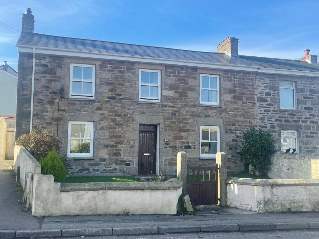 Lot: 141 - FREEHOLD HOUSE WITH LARGE GARDEN - Front elevation of property